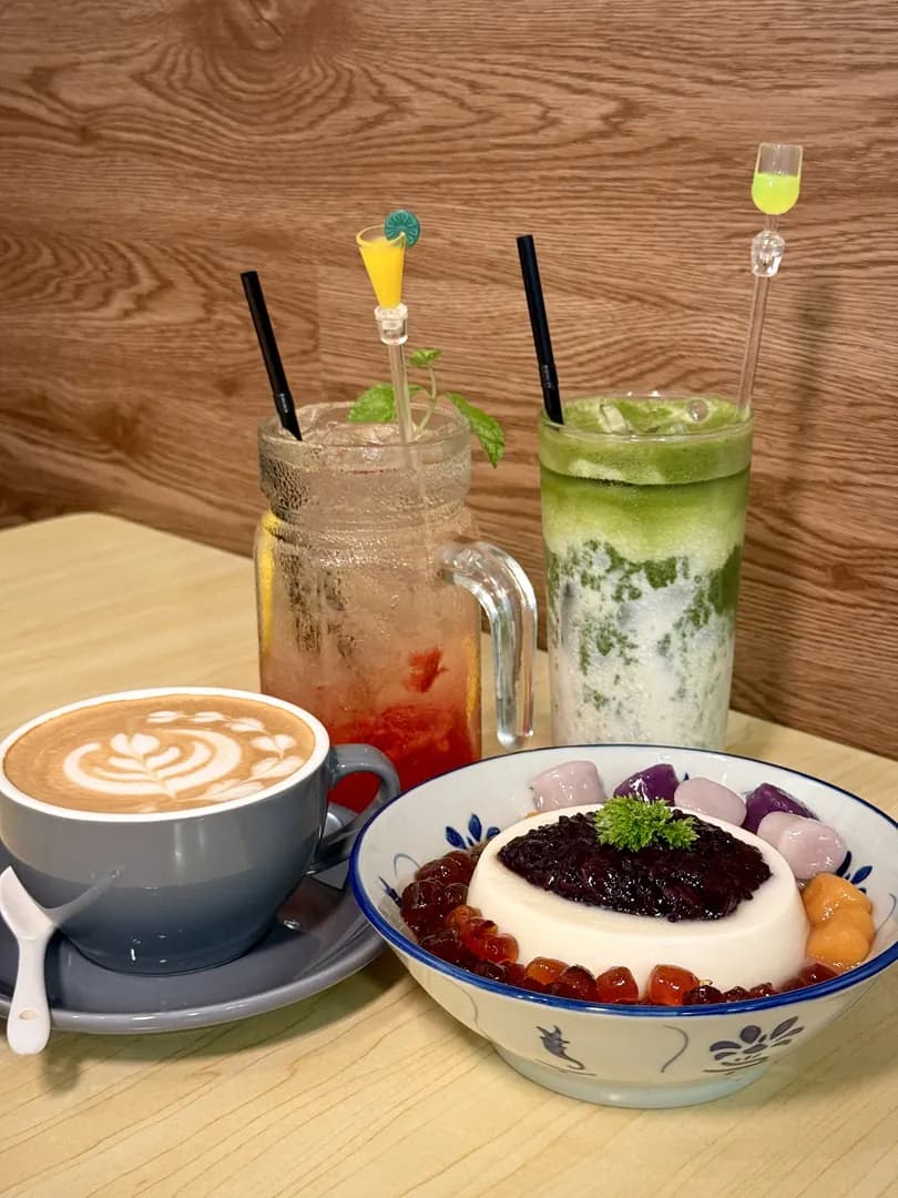 Astarry Cafe - Taman Connaught photo 3