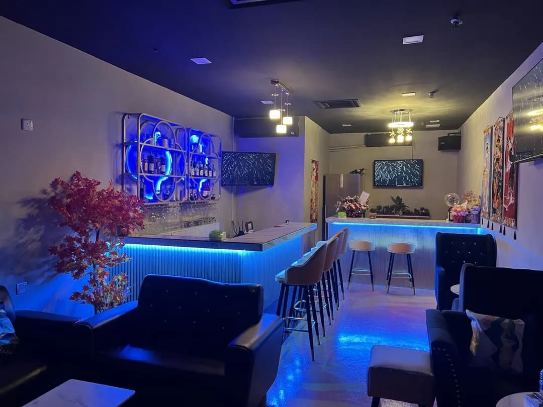 紅葉バー MOMIJI BAR カラオケ & スナック photo 2