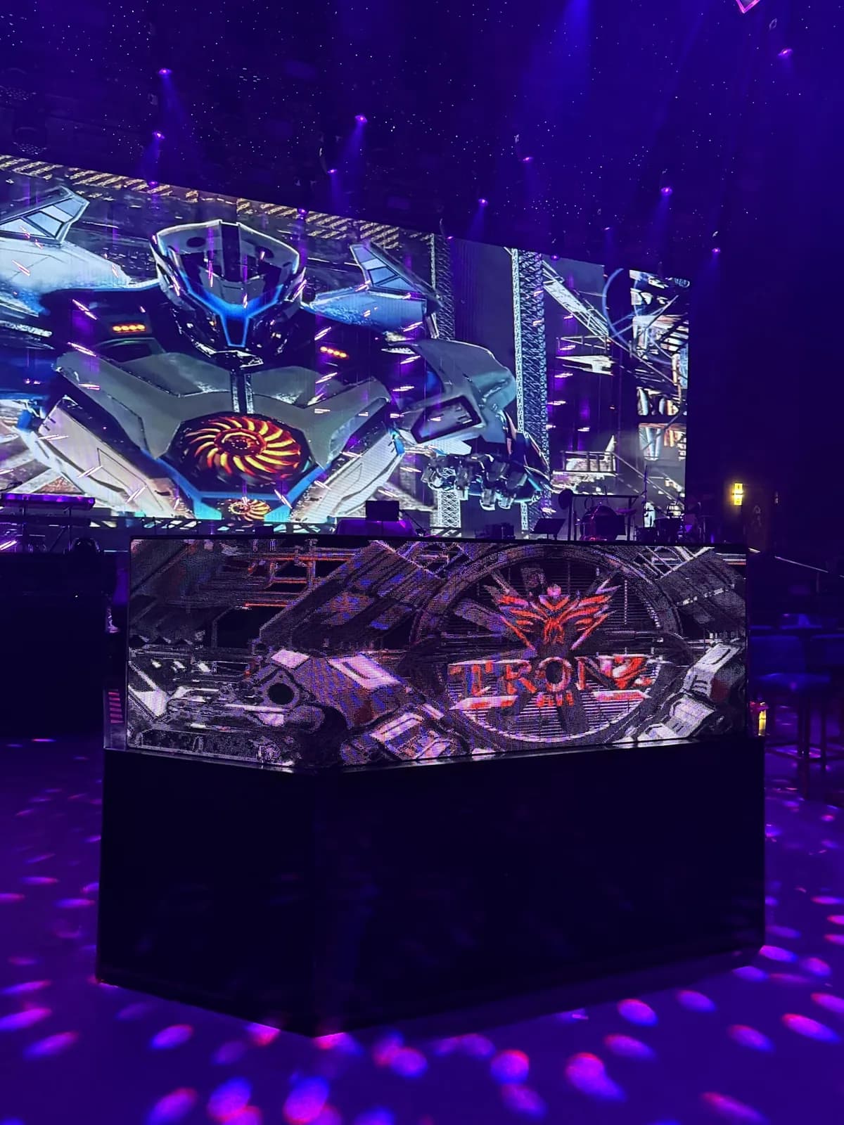 Tronz Club (Live House & Club)